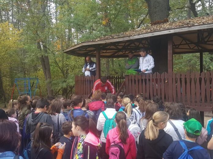Деца и ученици от Кюстендил се включиха в поход за Световния ден на ходенето