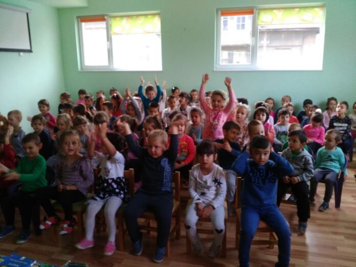 Дупнишки деца инициират направата на малка библиотека в ЦДГ №1