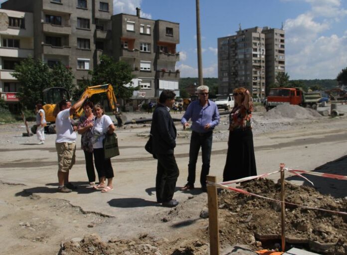 Ремонтите в най-големия дупнишки квартал "Бистрица" ще продължат поне още месец време