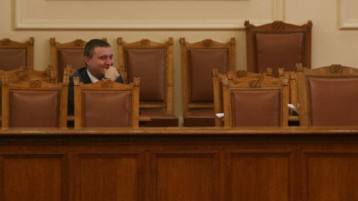 Бюджетът на ЦИК се превърна в спор за машинното гласуване