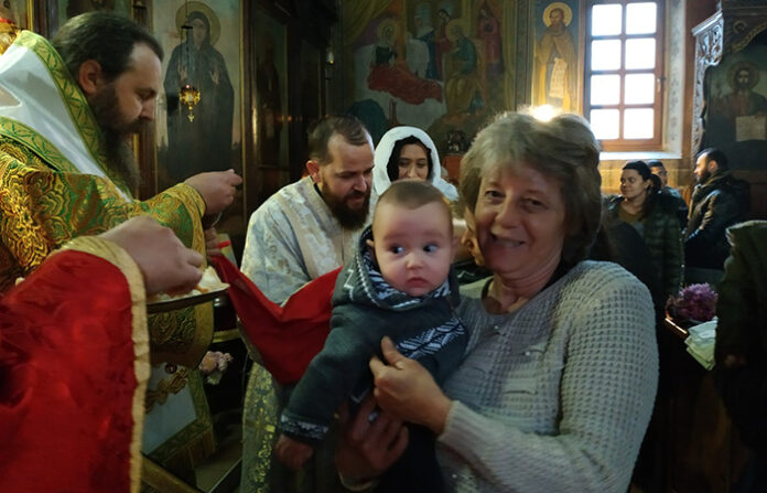 Неврокопският митрополит благослови майки и деца пред иконата на свети Стилян в Симитли