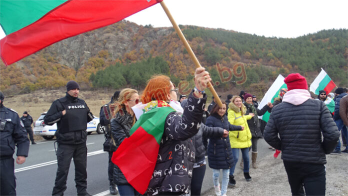 Протестиращите са готови с манифеста за алтернативно управление