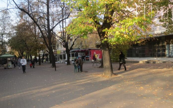 Коледни светлини ще красят алеята в Кюстендил