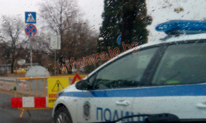 Полиция пази благоевградските шофьори да не попаднат в скоро ремонтирана дупка