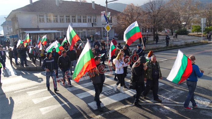 Пуснаха жандармеристи срещу протестиращите в Кресна