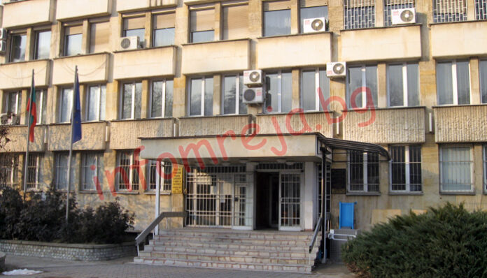 Крадци задигнаха пари и накити от къща в Багренци
