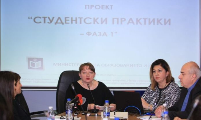 Над 45 000 студенти успешно завършиха своите практики