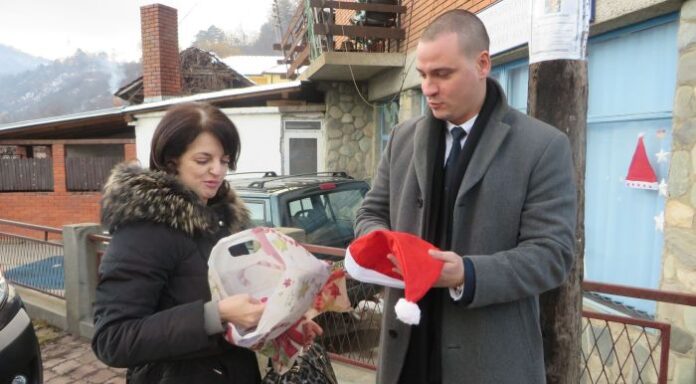 Щастлива развръзка! Граничните власти пуснаха коледните подаръци за босилеградските деца