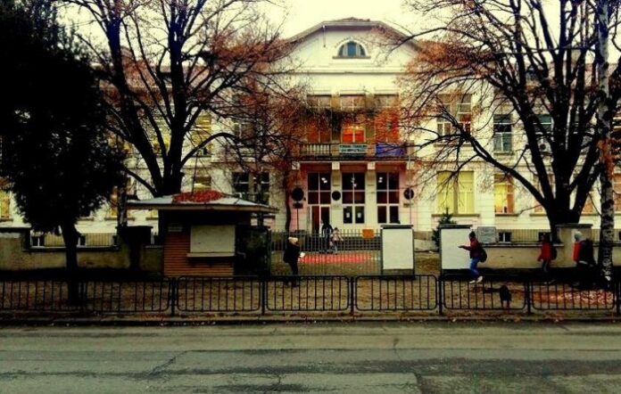 Три ученички от ЕГ „Д-р Петър Берон“- Кюстендил са стипендианти на Американската фондация за България