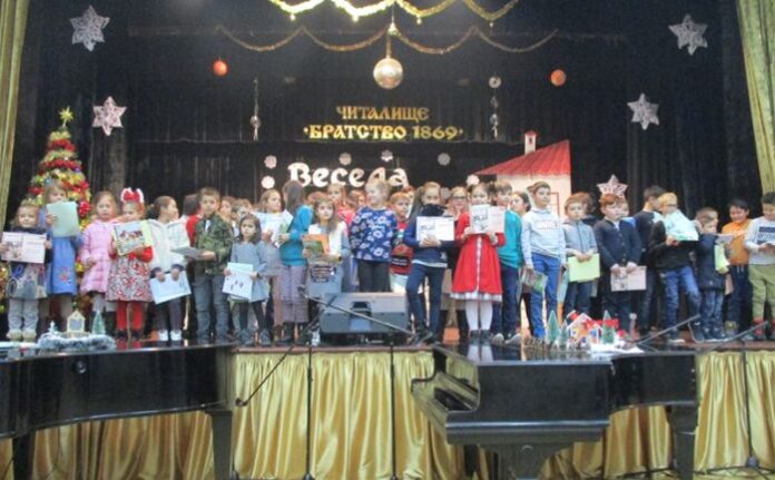 Читалище „Братство“ отличи победителите от коледния конкурс! Подредиха приказна изложба