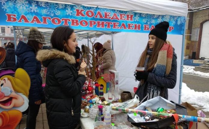 3200 лв. събраха на благотворителен коледен пазар в помощ на Тони Костов