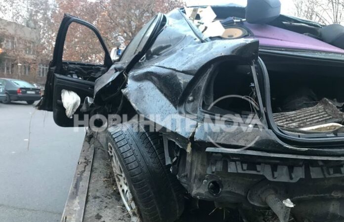 Трима младежи загинаха след удар в дърво в Старозагорско