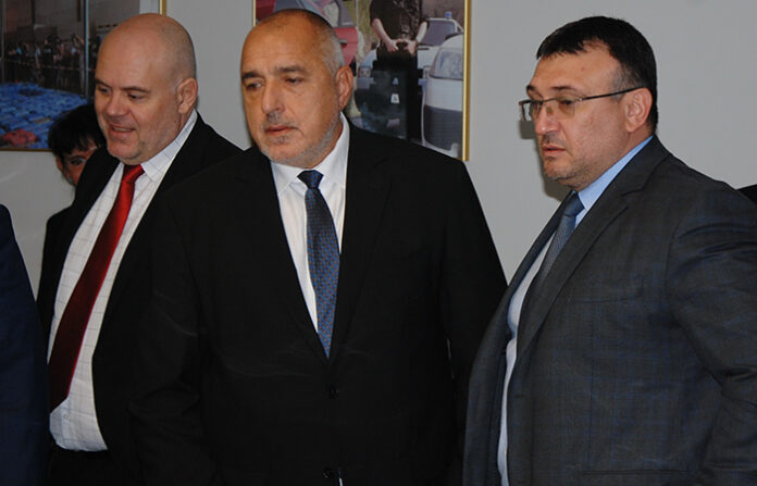 "Една рота автомати, пистолети, гранатомети" разкриха при спецакция