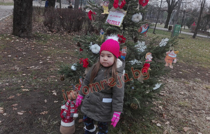 Известни са победителите в конкурса за коледна украса на дръвче в парка на Гоце Делчев
