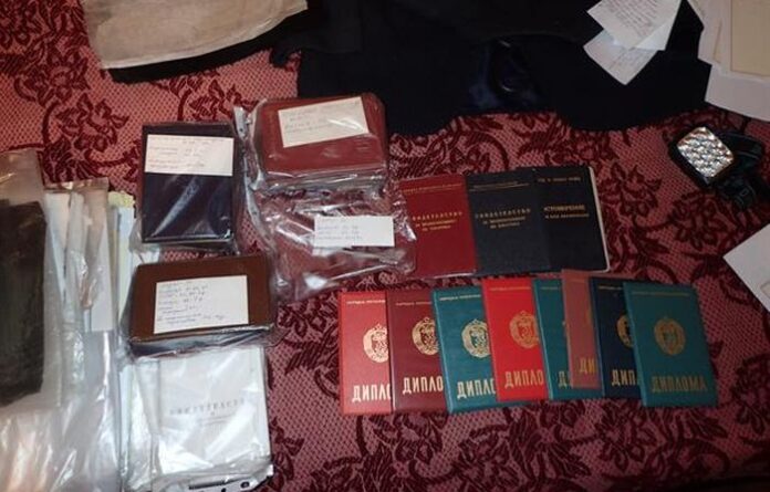 Незаконна печатница за документи разкриха при полицейска операция в Костенец