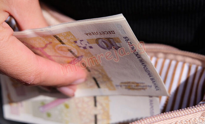 Професия "сервитьор" най-търсена през ноември