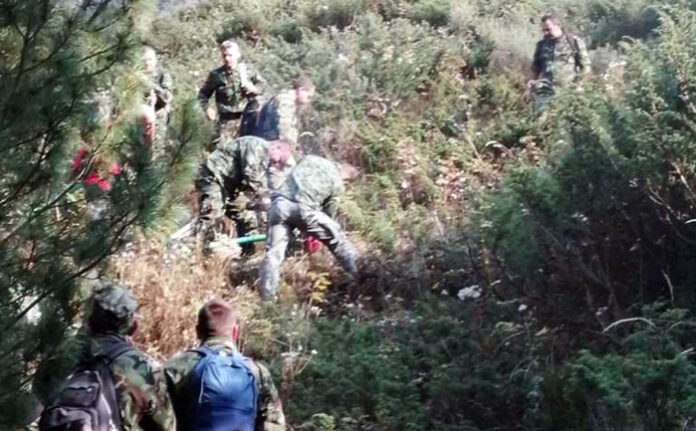 Военнослужещи и хеликоптер втори ден гасят пожара в природен парк „Рила“