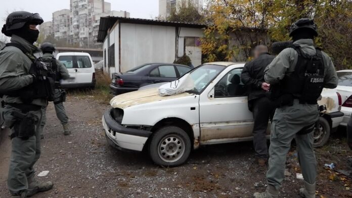 ГДБОП разби група за фалшиви документи в Кюстендил, Варна и София