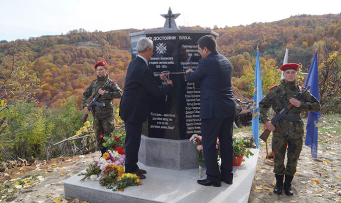 Войнишки паметник откриха и осветиха в струмянското село Махалата