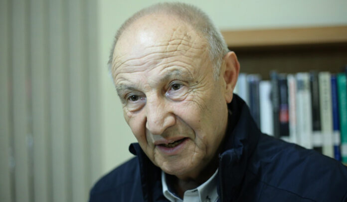 Няма нищо по-страшно от това да преведеш Вазов на български език