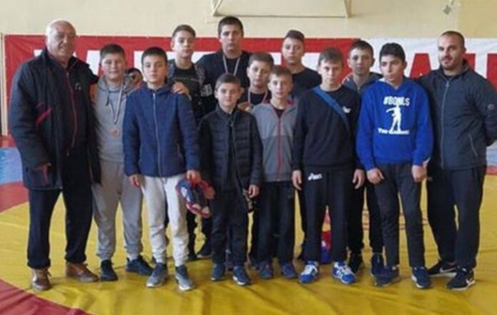 Три медала за кюстендилските борци от турнир във Враца