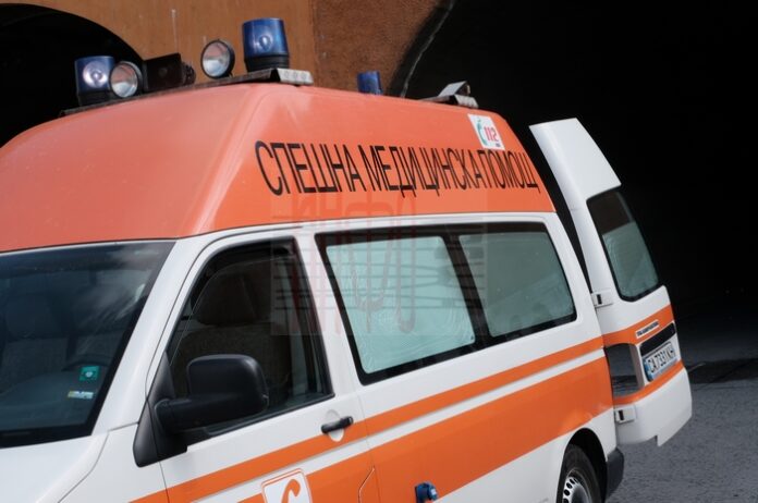 Двама младежи пострадаха тежко при катастрофа