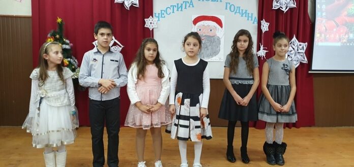 Празничен спектакъл в Обединено училище „Васил Левски“–с. Юруково