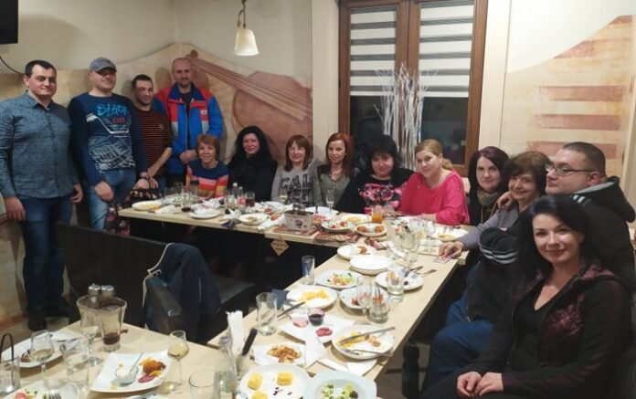 Последният екип на ТВ „Колор“ се събра на затрогваща коледна среща