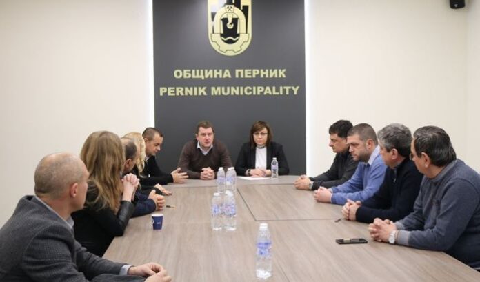 Корнелия Нинова се среща с главния прокурор Иван Гешев заради кризата в Перник