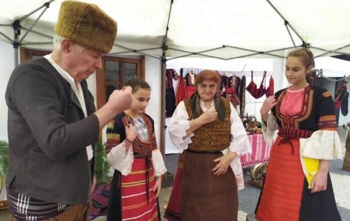 Обичаят Бъдни вечер събра десетки кюстендилци през Етноцентър „Рубин“