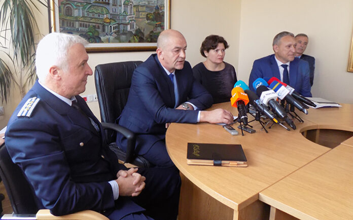 МВР и АПИ: Подгответе се за засилен празничен трафик!