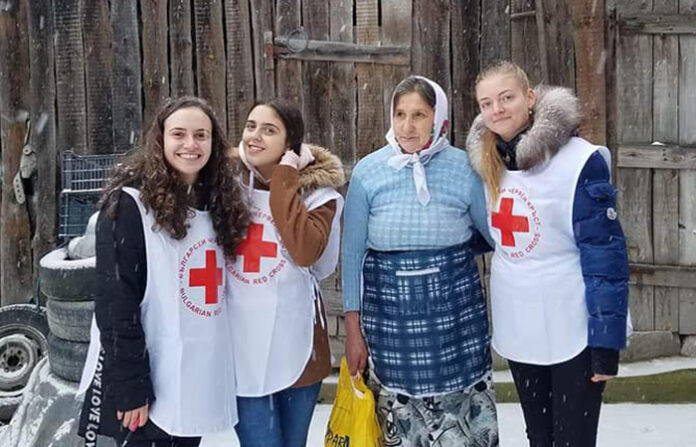 Ученици зарадваха хора в нужда в Белица
