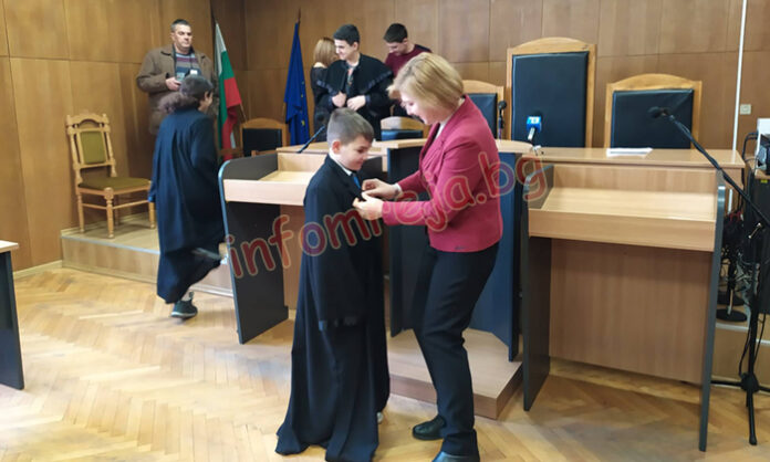 „Приказки за разума, доброто и правдата“ оживяха в Окръжен съд – Кюстендил