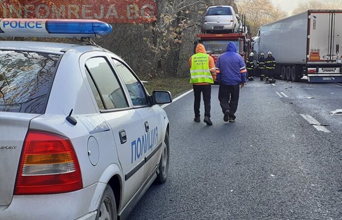 Пуснаха движението в Дефилето само в едната лента