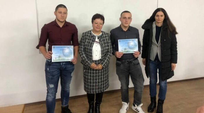 Ученици от ПМГ – Кюстендил, с първо място в националния конкурс „Пространство и време“