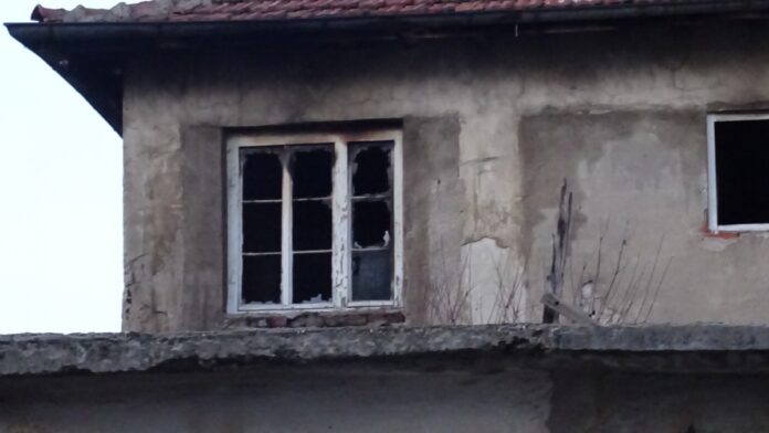 Горя къща на ул. "Генерал Тодоров" в Благоевград
