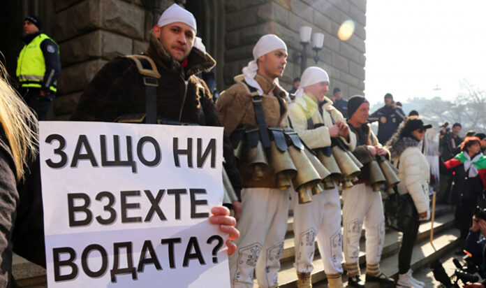 Протестиращи перничани: Искаме истината за източването на язовира