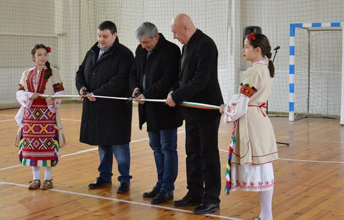 Откриха с тържествена церемония реновираното Трето ОУ