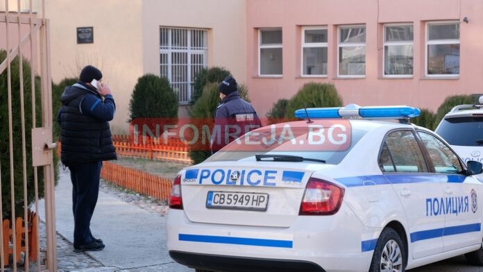 Сигнал за бомба евакуира деца от благоевградско училище
