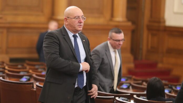 Ревизоро без подкрепата на БСП, ДПС и "Воля"