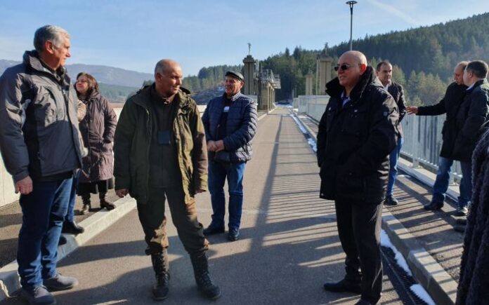 Обсъждат проектите за осигуряване на питейна вода в Перник