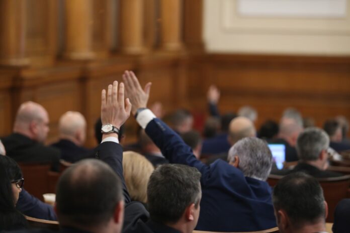 Вотът на недоверие не мина