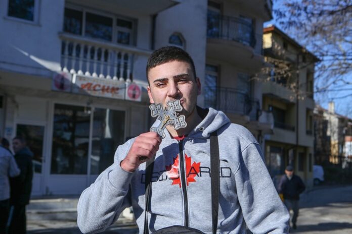 Трима петричани са смелите "ловци" на кръста