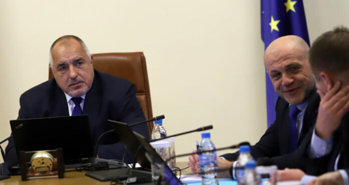 Борисов забрани на министрите да коментират конфликта между прокуратурата и президента