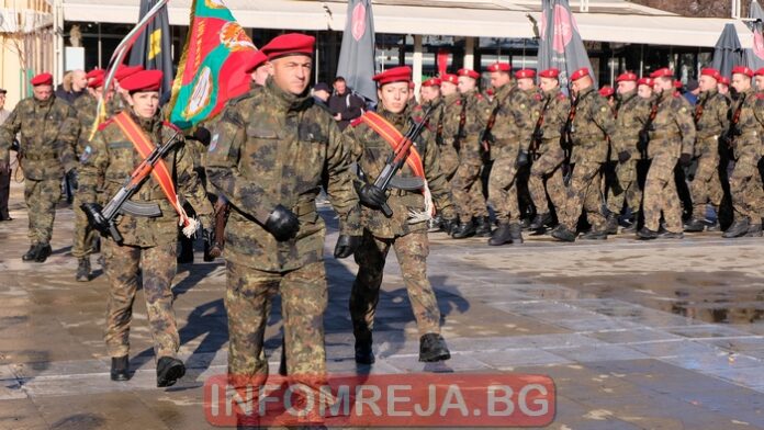 Осветиха бойните знамена в Благоевград (СНИМКИ)