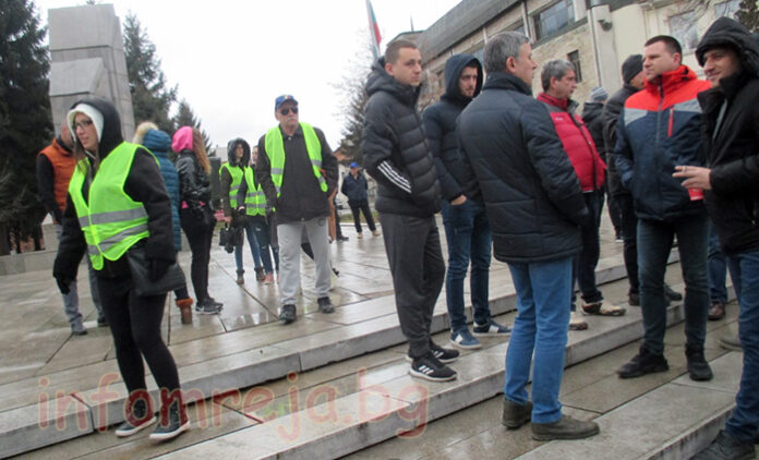 Хотелиери и ресторантьори излязоха на мирен протест в Гоце Делчев
