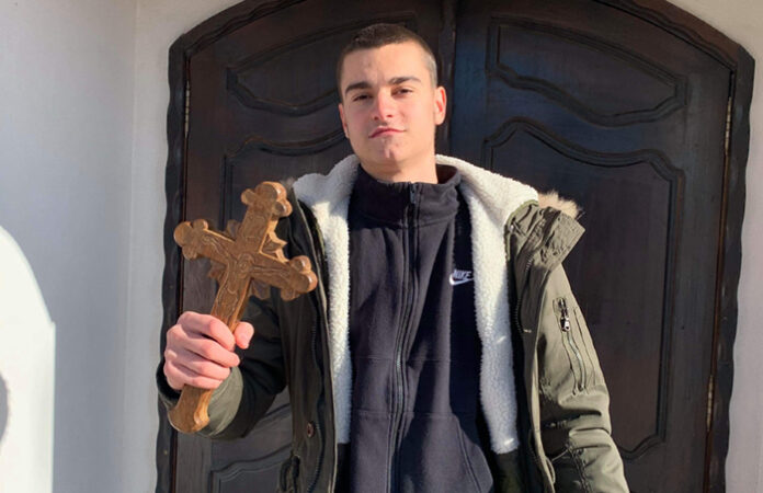 Владимир Богданов хвана богоявленския кръст в Бело поле
