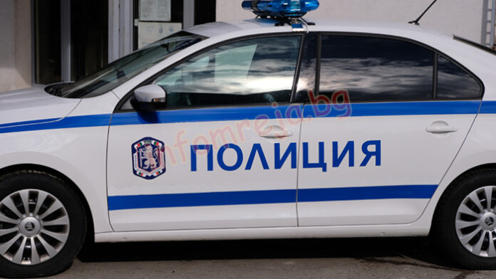 Издирват нападатели, обрали и съблекли 14-годишно момче в автобус в София