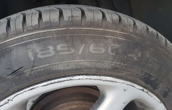 Срязаха гумите на товарен автомобил в Кюстендил