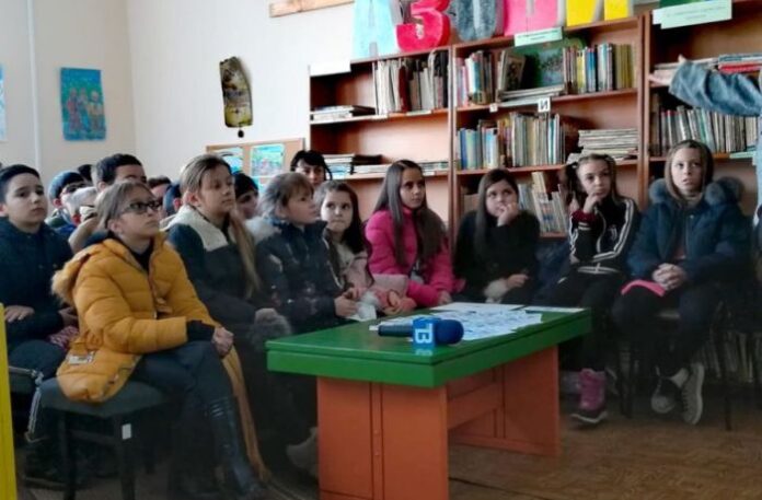 Презентация за безопасен интернет в НЧ „Зора 1858“ в Дупница